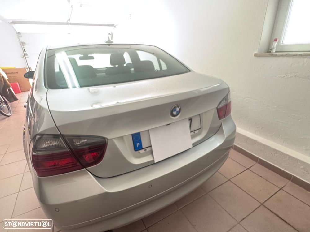 BMW 320 d Dynamic - 16