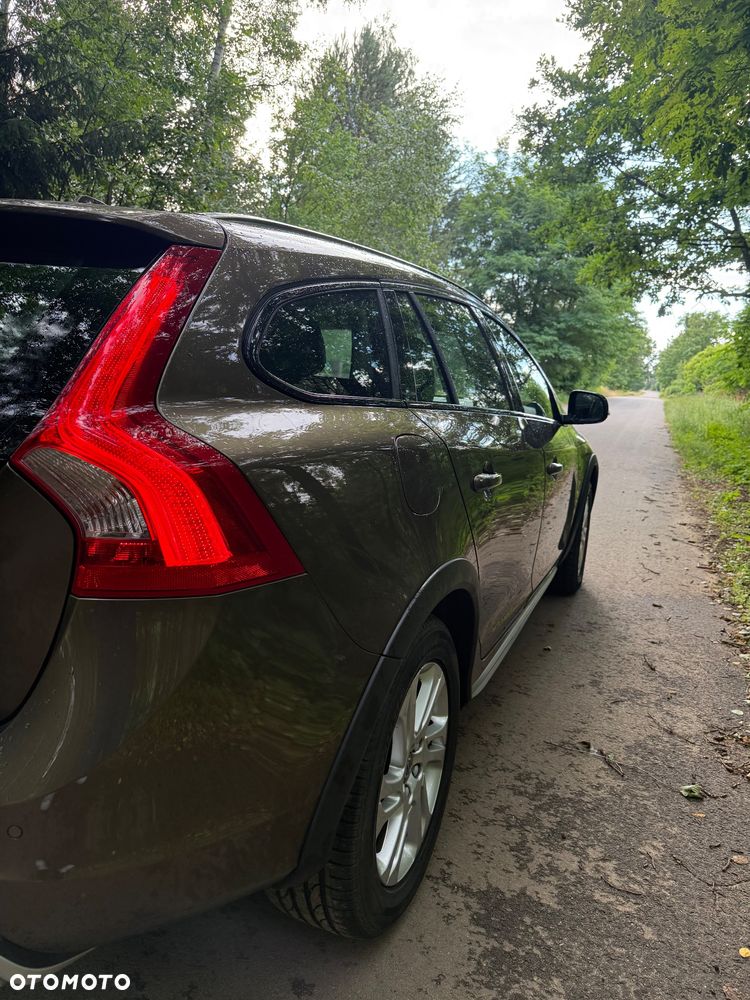 Volvo V60 Cross Country - 8