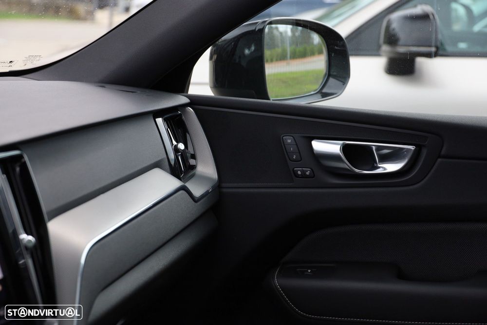 Volvo XC 60 2.0 T6 PHEV Black Edition AWD - 13