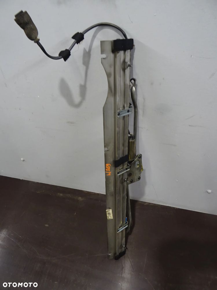 MERCEDES W209 CLK 02-09 ROLETA TYLNEJ SZYBY - 1