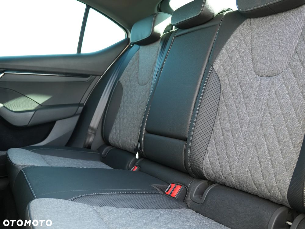 Skoda Octavia 2.0 TDI Sportline DSG - 32