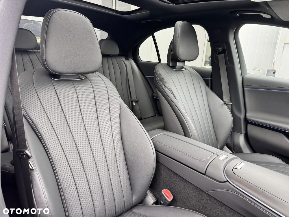 Mercedes-Benz Klasa E 300 de PHEV 4-Matic AMG 9G-Tronic - 13