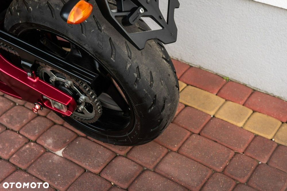Yamaha R1 - 8