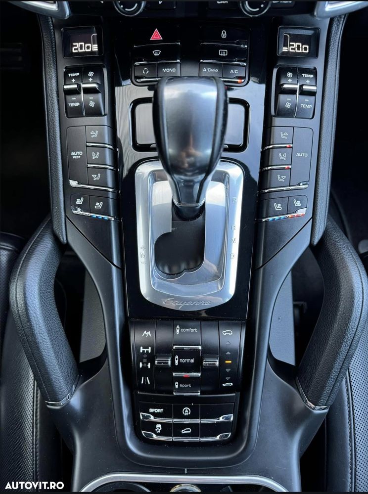 Porsche Cayenne - 21