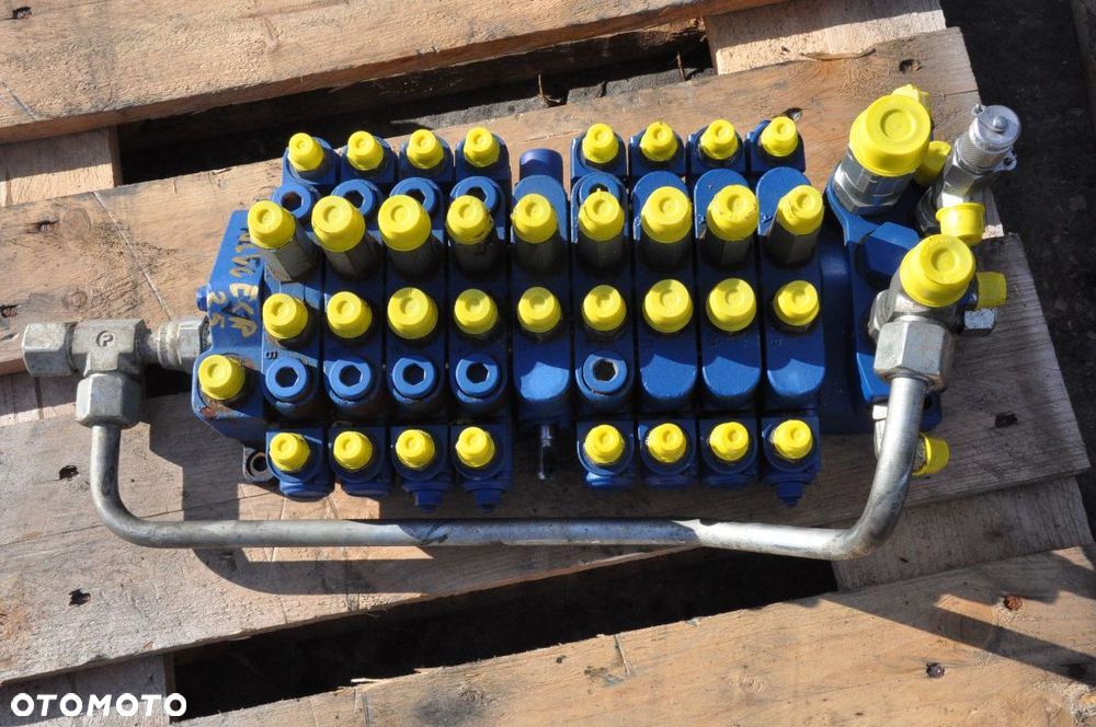 ROZDZIELACZ BLOK HYDRAULICZNY VOLVO ECR 25 REXROTH NR R900405520C - 2