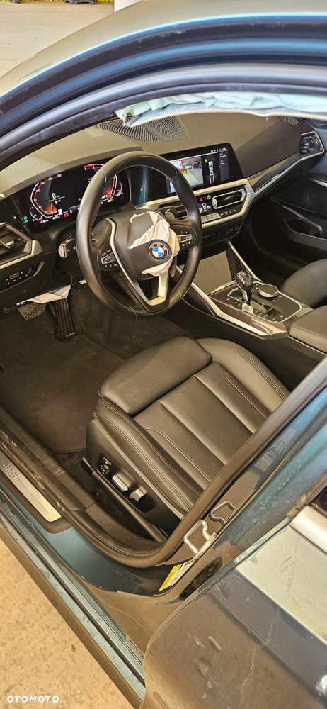 BMW Seria 3 330i Sport Line - 17