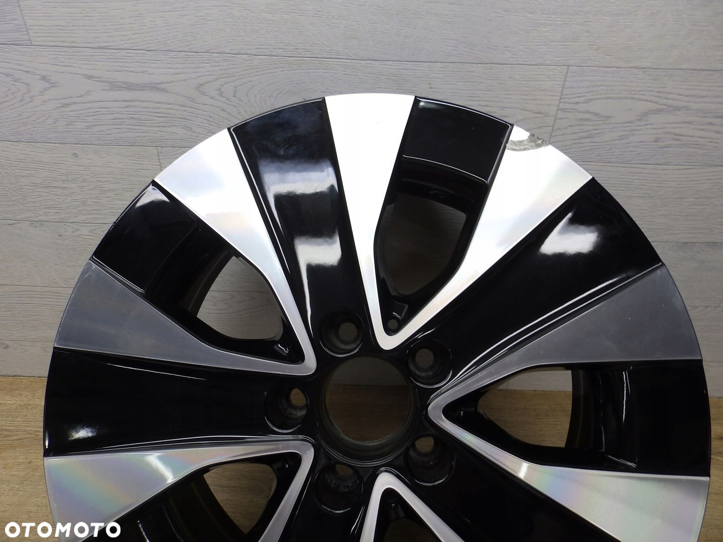 Felga Mercedes Vito V-Klasa A447 7Jx17H2 -N Et51 5x112 - 3