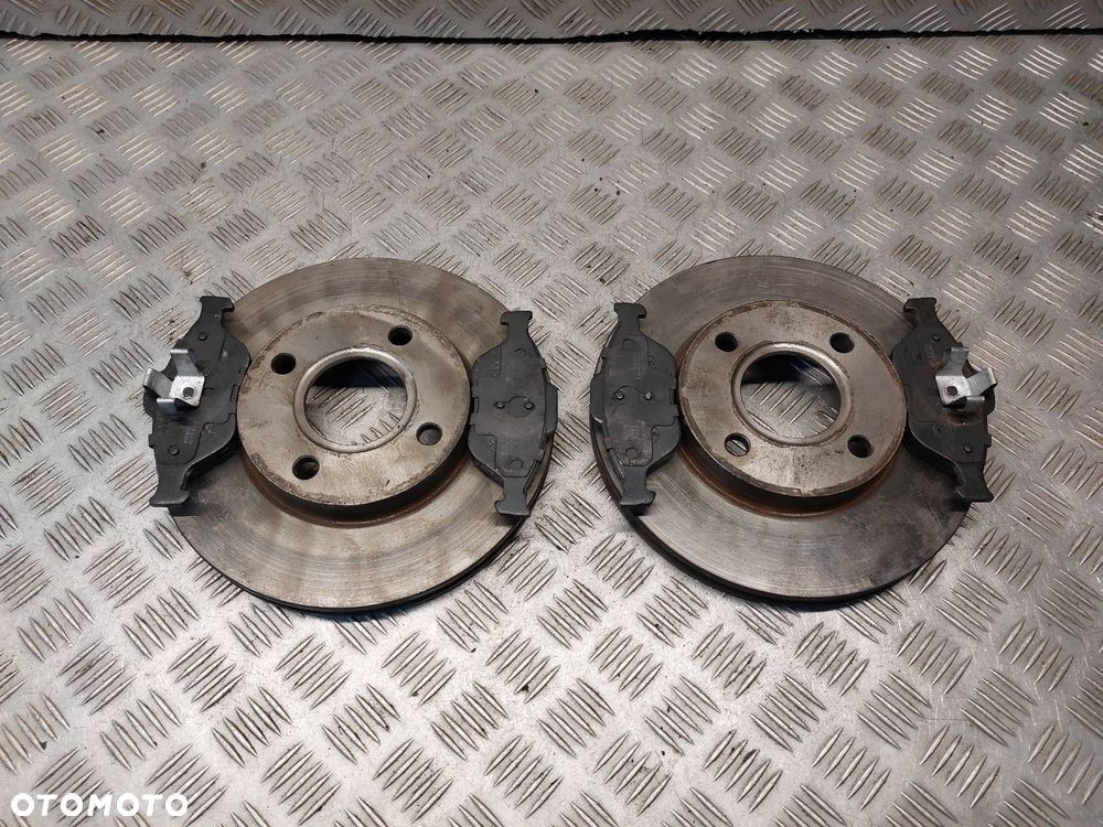 TARCZE HAMULCOWE PRZÓD + KLOCKI FORD FIESTA MK5 1.6 16V - 1