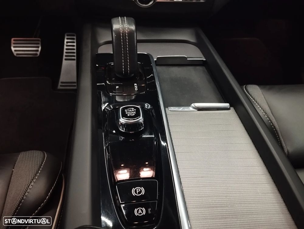 Volvo XC 60 2.0 B4 R-Design - 35