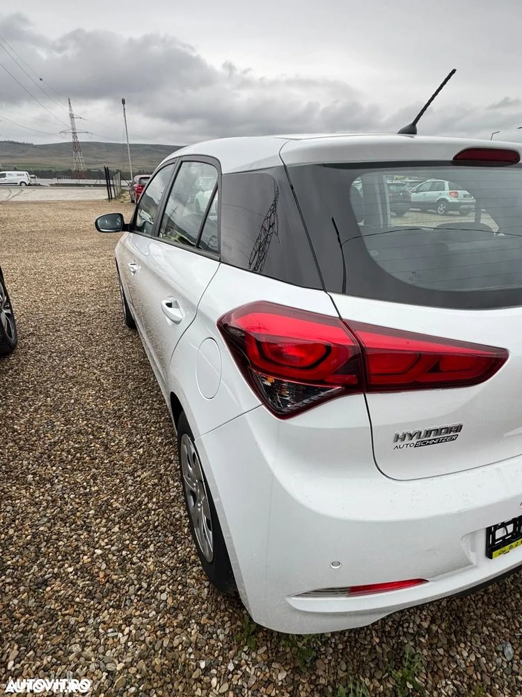 Hyundai i20 1.1 CRDi Comfort+ - 10