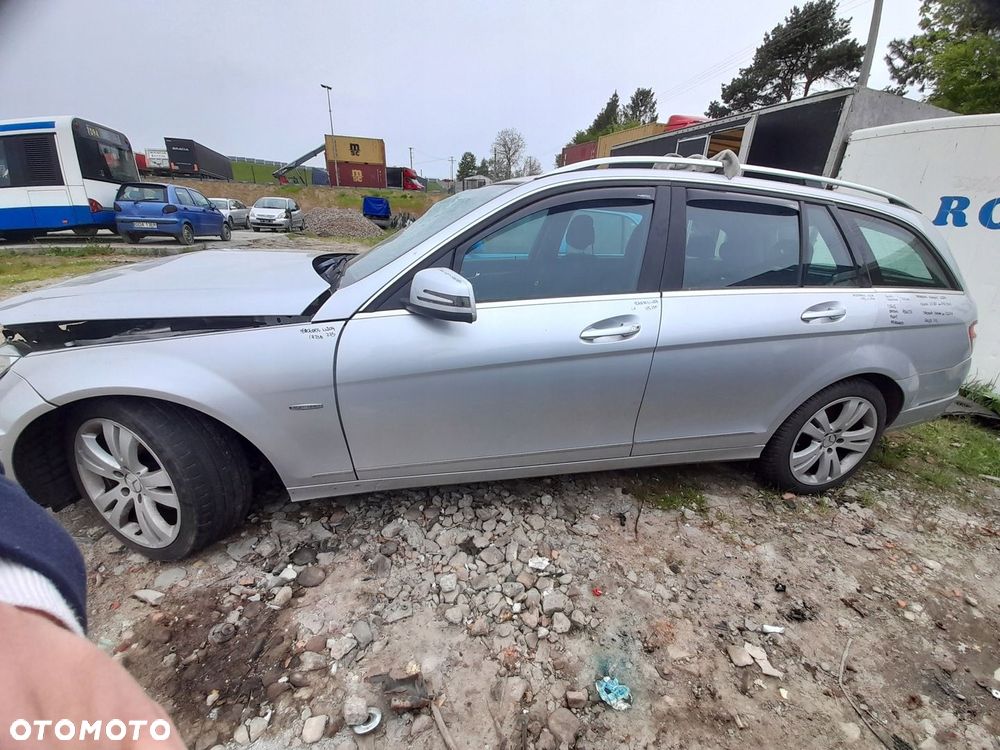 MERCEDES C W204 BŁOTNIK LEWY PRZÓD PRZEDNI 775 - 13