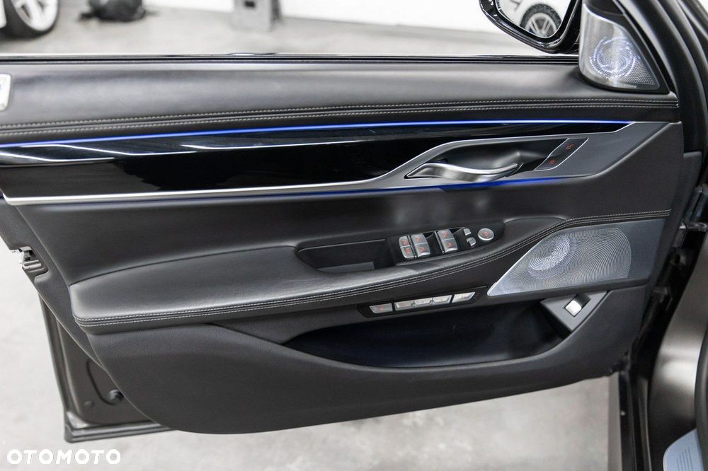 BMW Seria 7 M760Li xDrive - 30