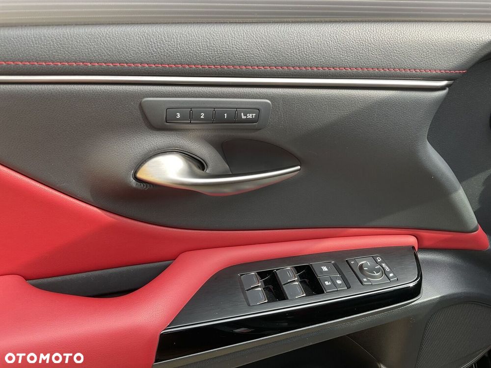 Lexus ES 300h F Sport Edition - 18