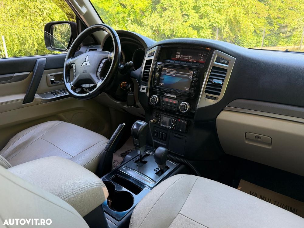Mitsubishi Pajero - 18