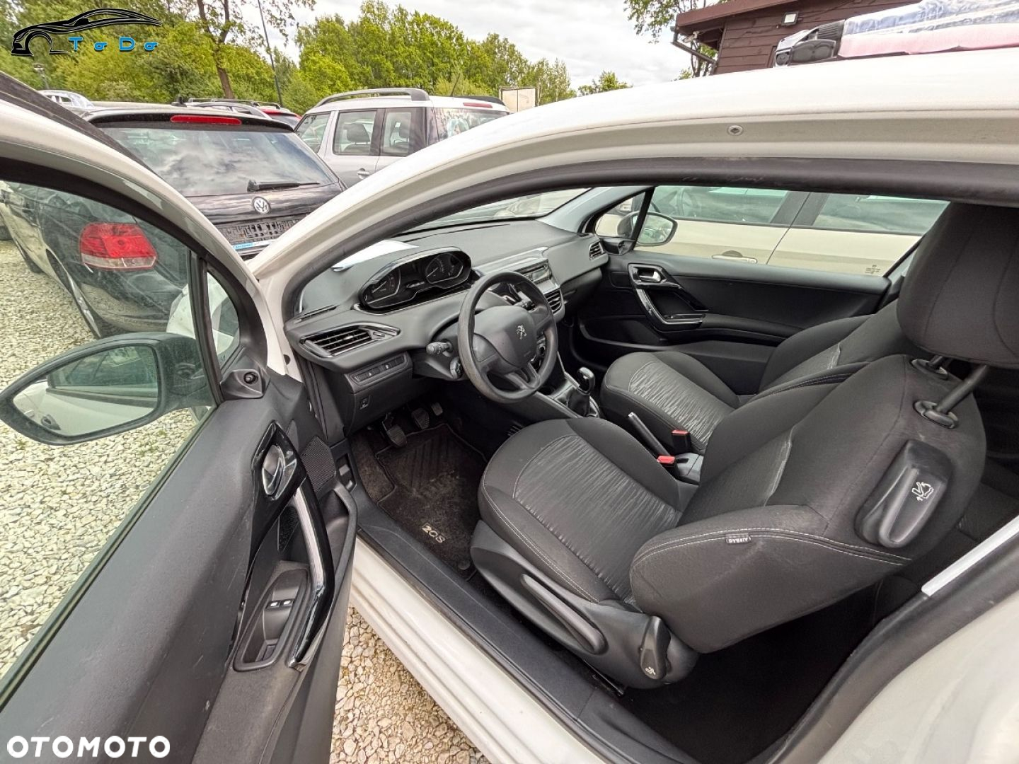 Peugeot 208 - 17