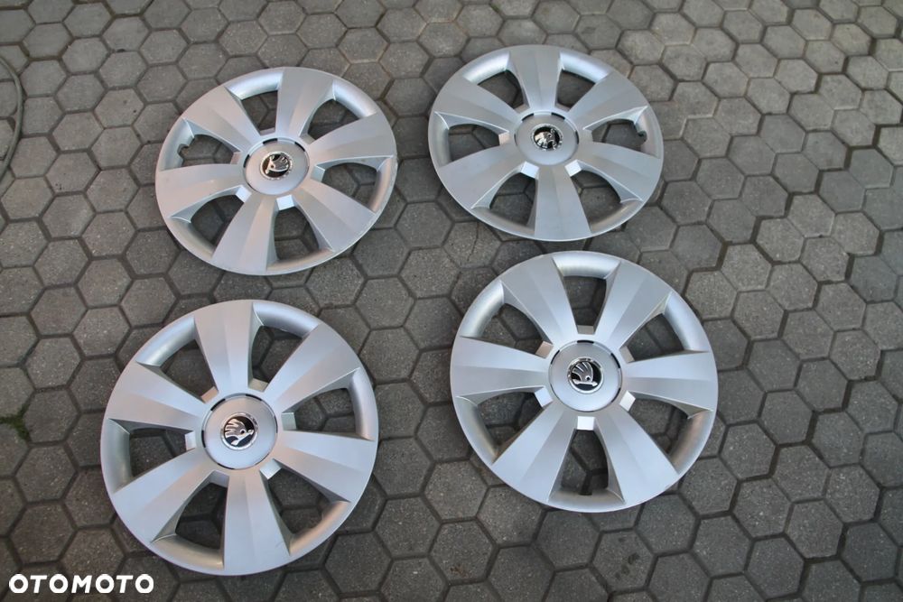 Kołpaki  Oryginalne  Skoda 15" 6V0601147C - 1