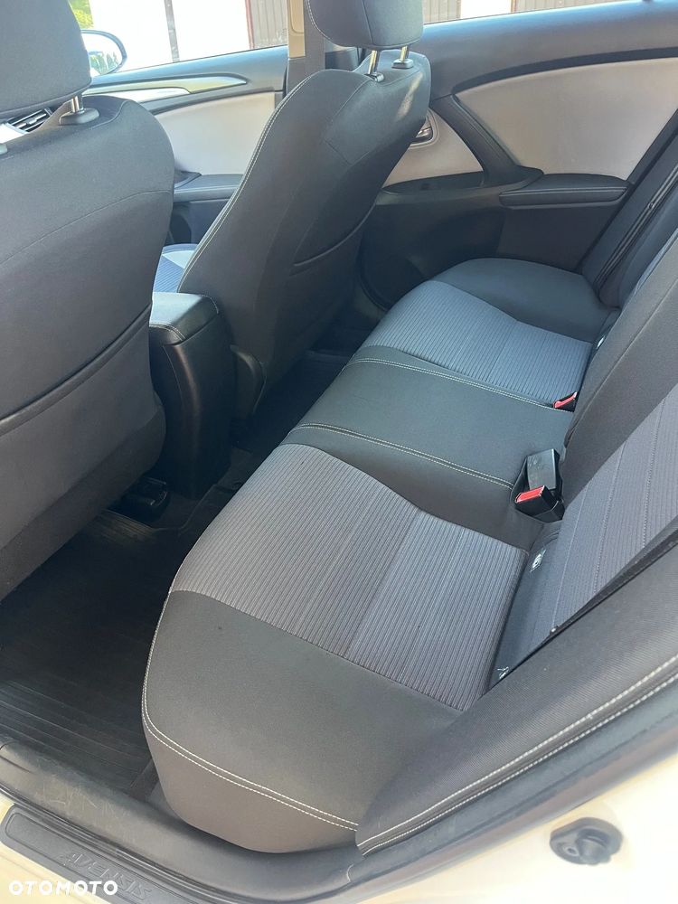 Toyota Avensis 2.0 D-4D Premium - 7