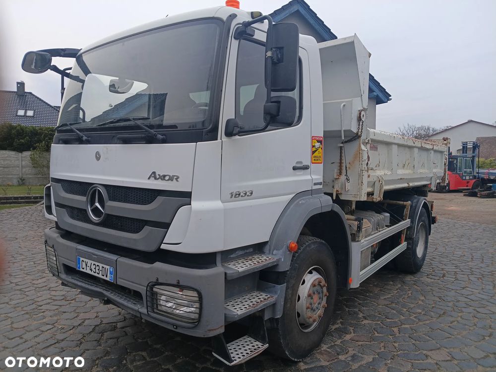 Mercedes-Benz 1833 - 1