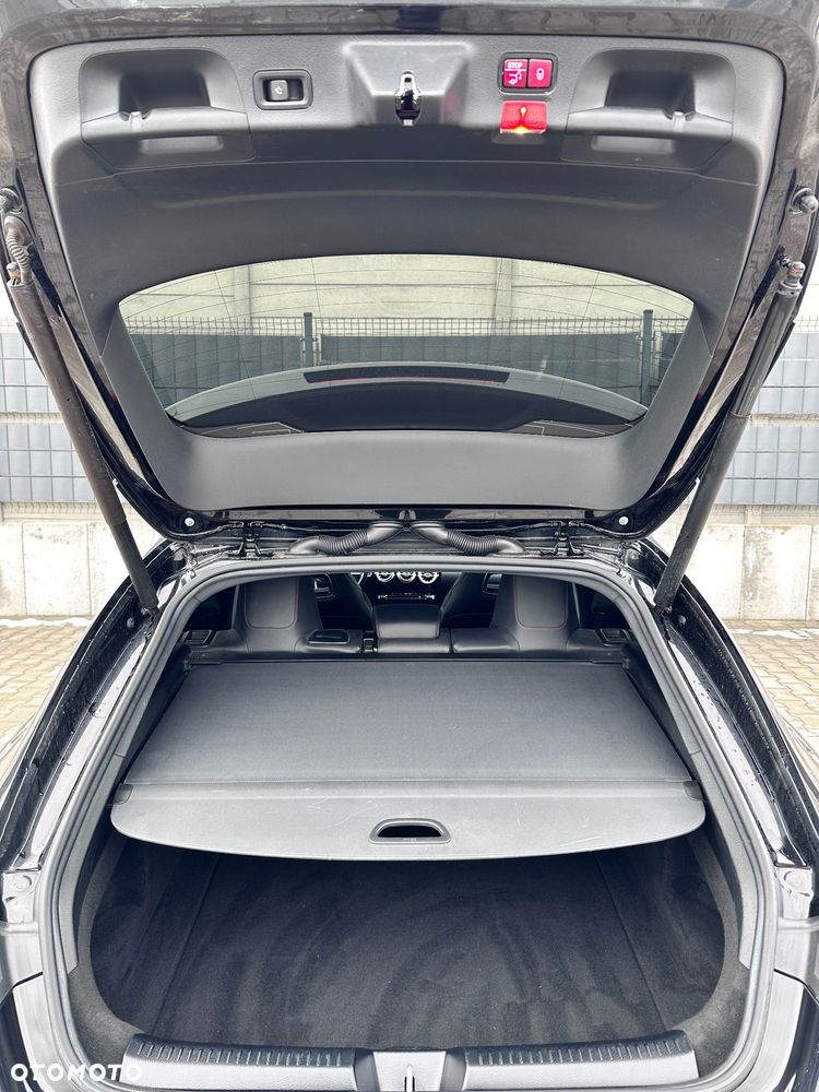 Mercedes-Benz CLA - 16