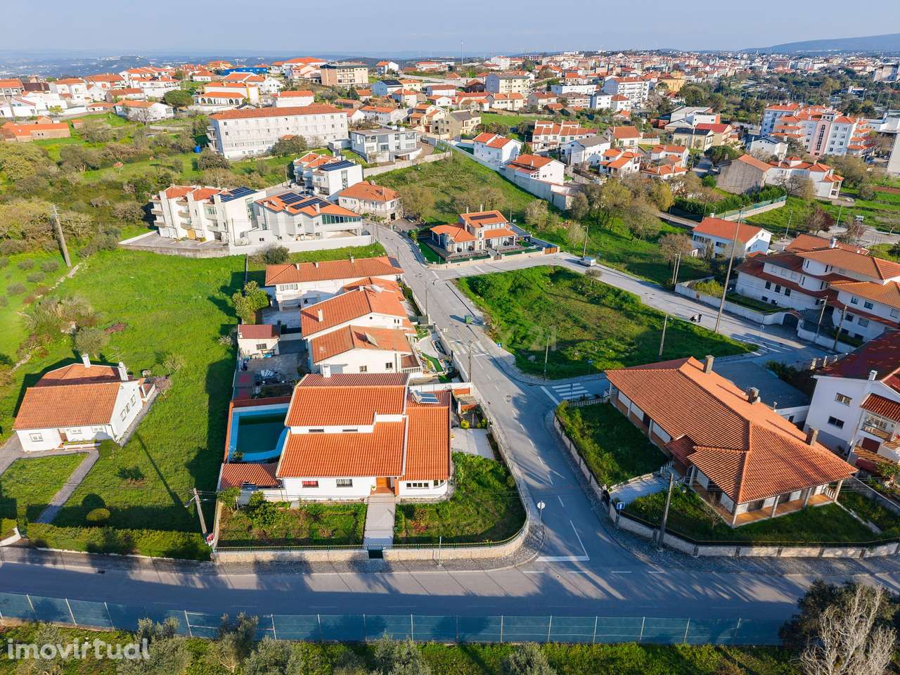 Espetacular Moradia T4 em Localização Central e Tranquila - Grande imagem: 3/56