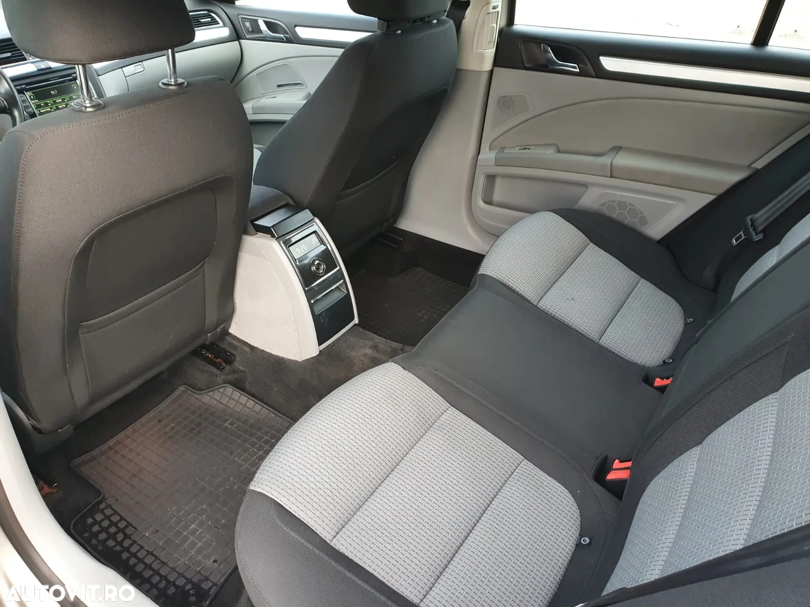 Skoda Superb Combi 2.0 TDI Ambition - 6