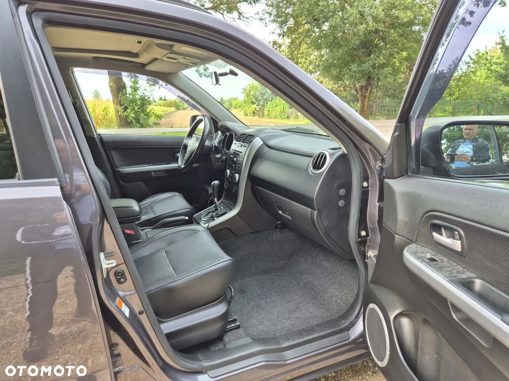 Suzuki Grand Vitara 2.4 De Luxe - 27