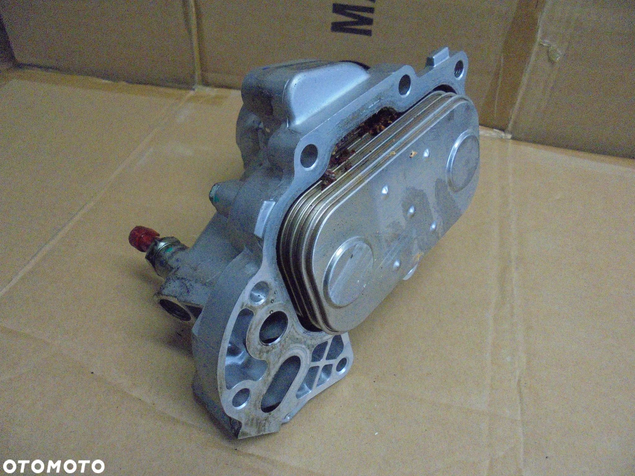 DEKIEL GŁOWICY MITSUBISHI FUSO 3.0 504334354 - 1