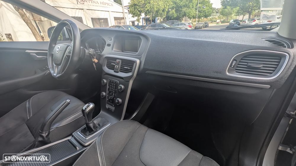 Volvo V40 2.0 D2 Momentum - 19