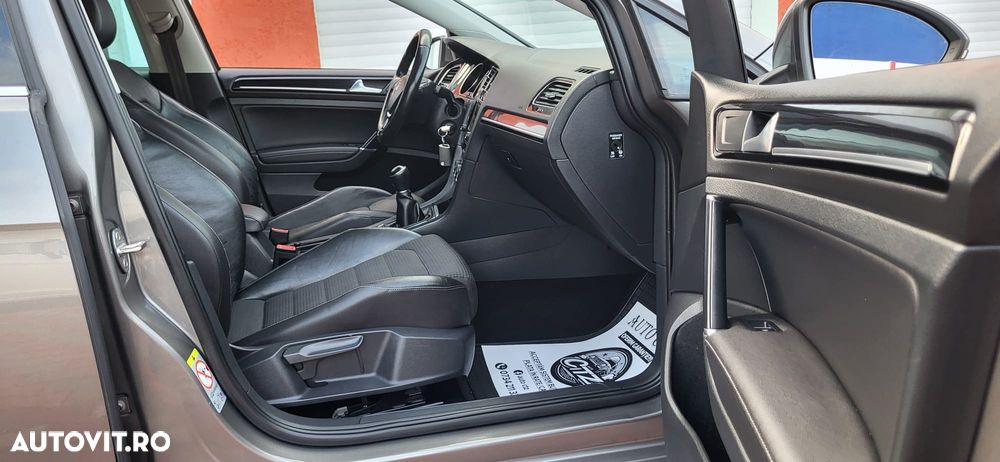 Volkswagen Golf - 11