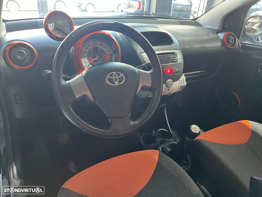 Toyota Aygo 1.0 + Sport Pack VSC - 22