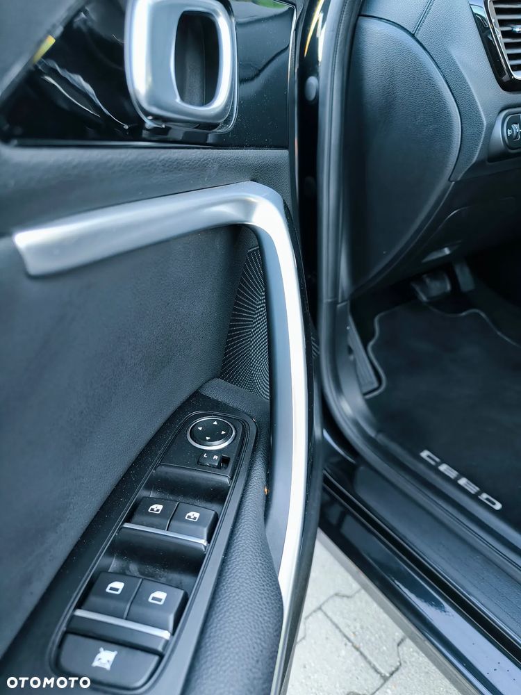 Kia Ceed 1.6 CRDi Eco-Dynamics+(48V Mild-Hybr.) DCT7 Platinum Edition - 11