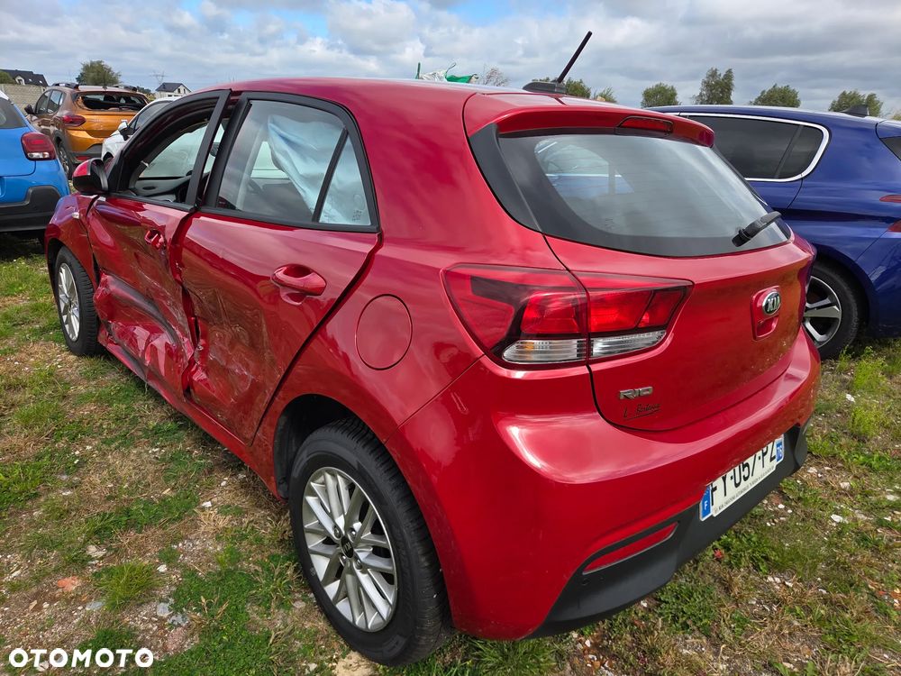 Kia Rio - 16