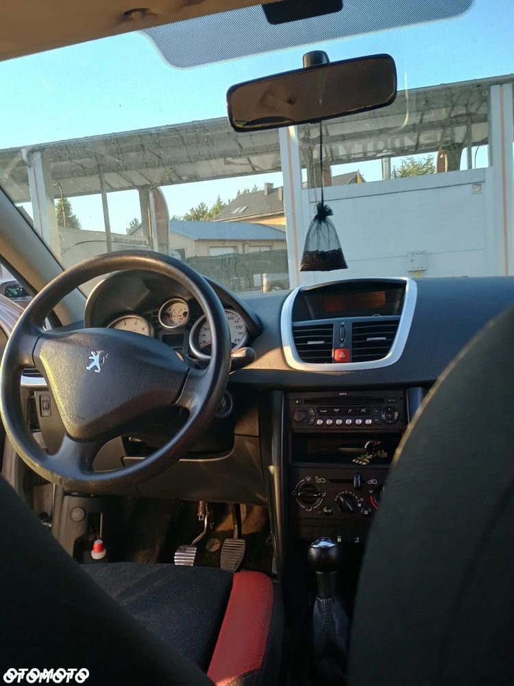 Peugeot 207 1.4 - 14