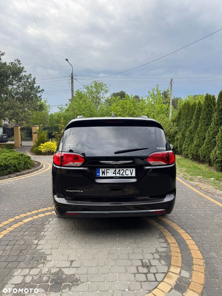 Chrysler Pacifica - 6