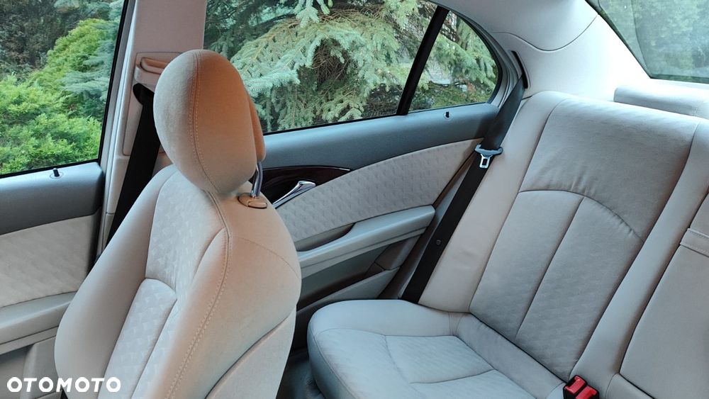 Mercedes-Benz Klasa E 200 CDI Classic DPF - 12