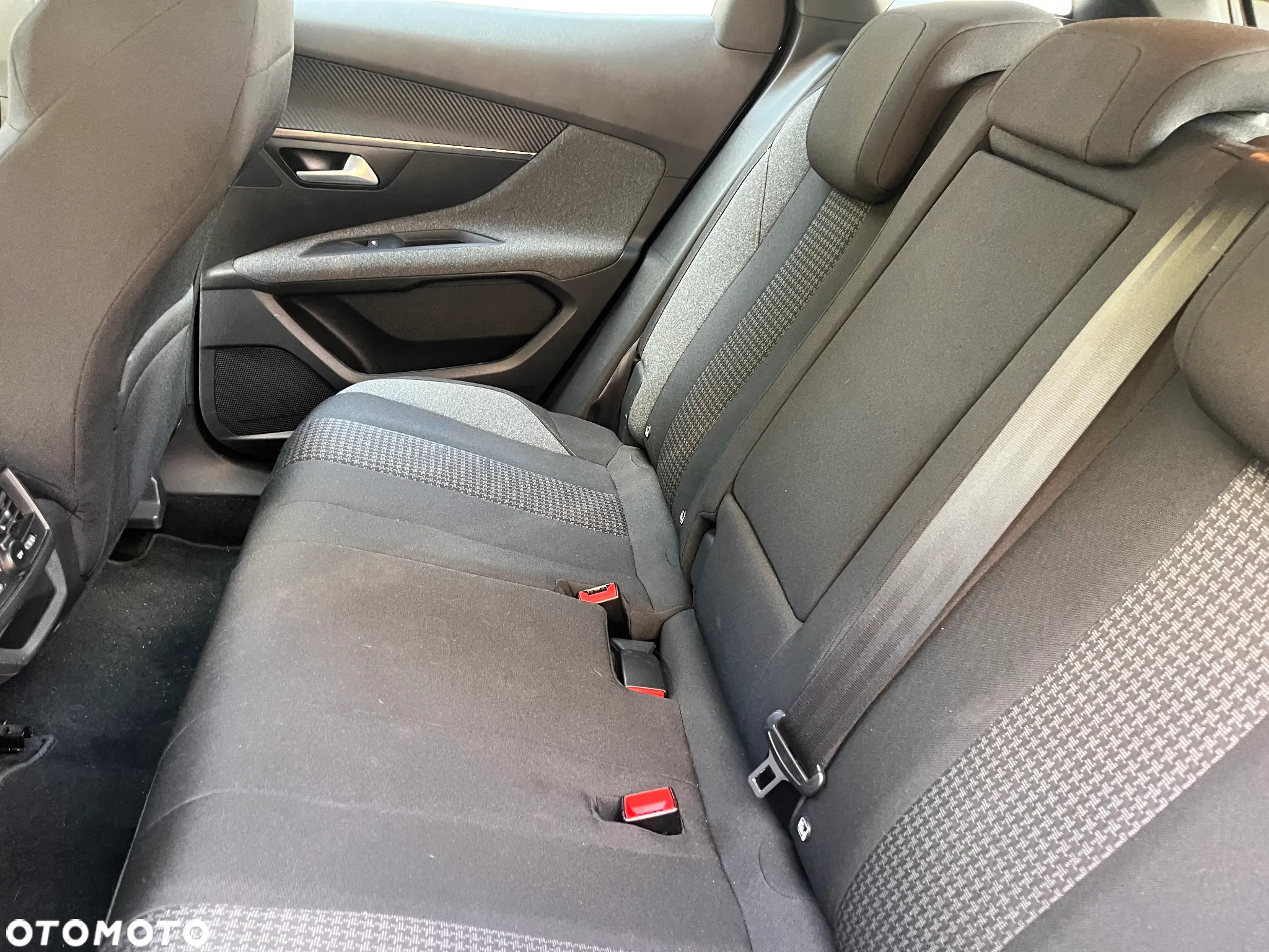 Peugeot 3008 1.2 PureTech GPF Active S&S EAT8 - 11