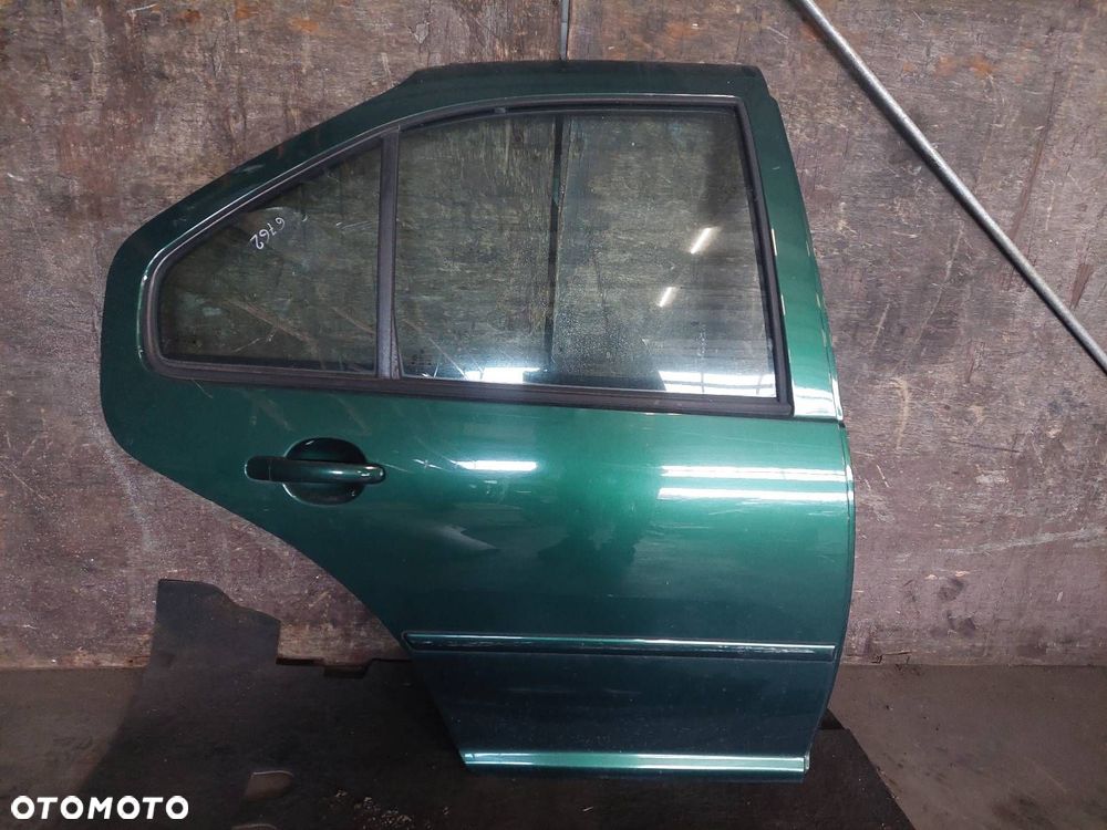 DRZWI KOMPLETNE PRAWY TYŁ VOLKSWAGEN BORA I SEDAN LC6M - 1