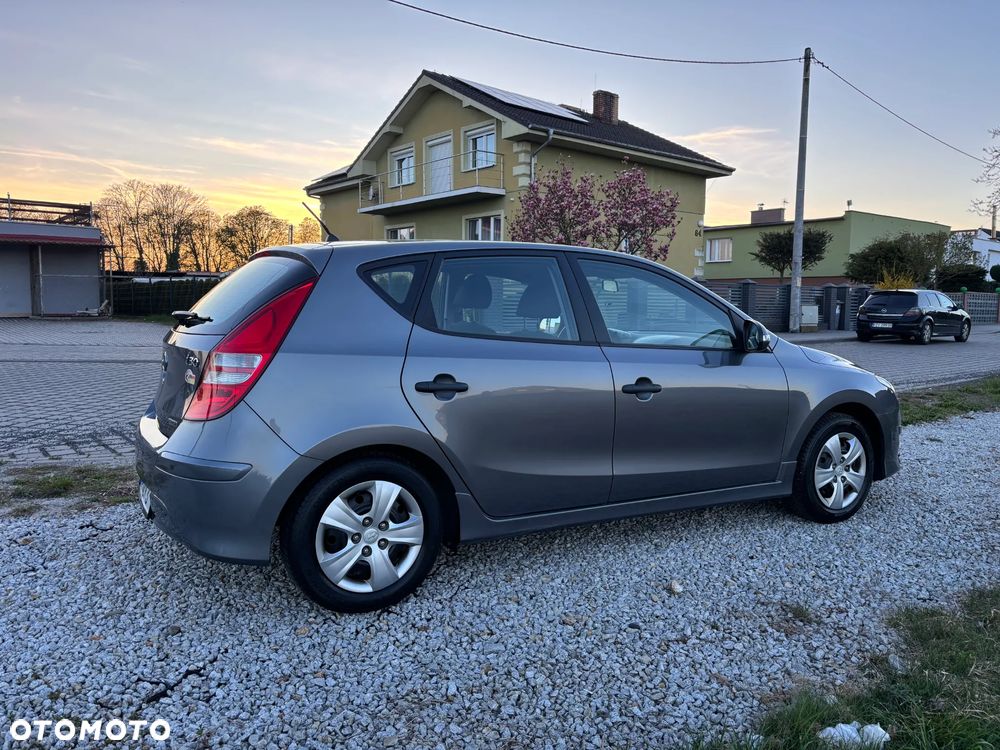 Hyundai i30 1.6 CRDi FIFA WM Edition - 17