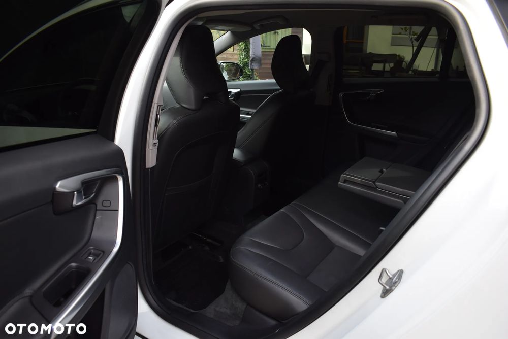 Volvo V60 Cross Country - 27