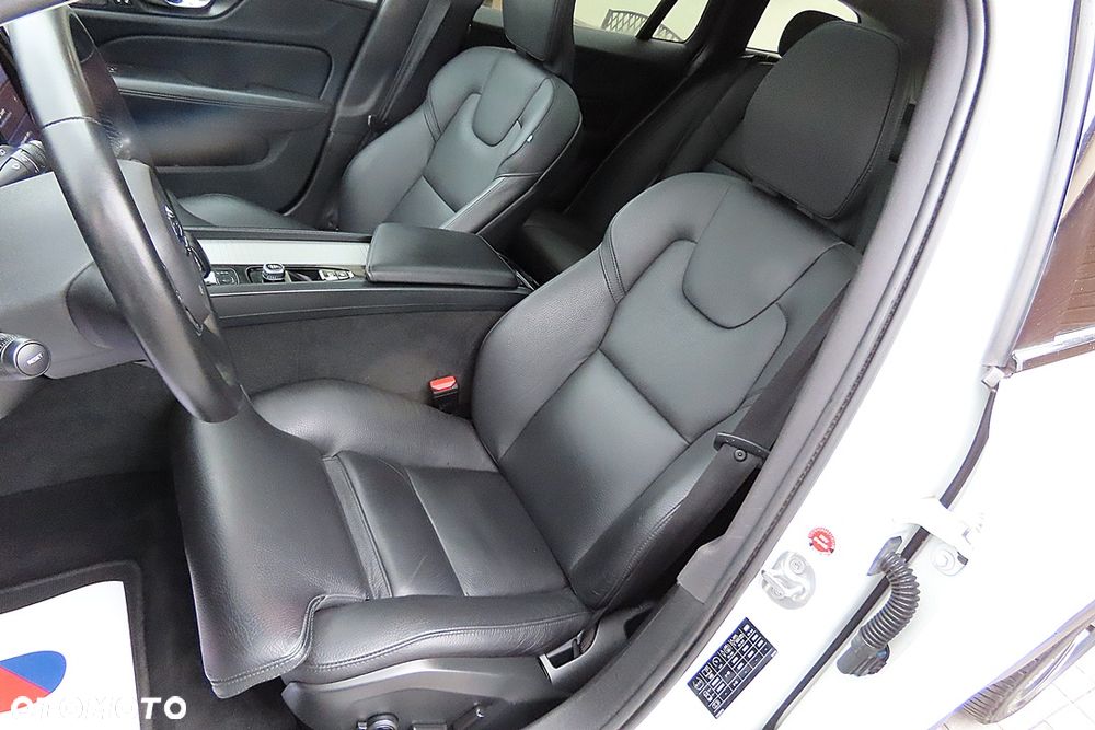 Volvo V60 Cross Country B4 D AWD Geartronic - 25