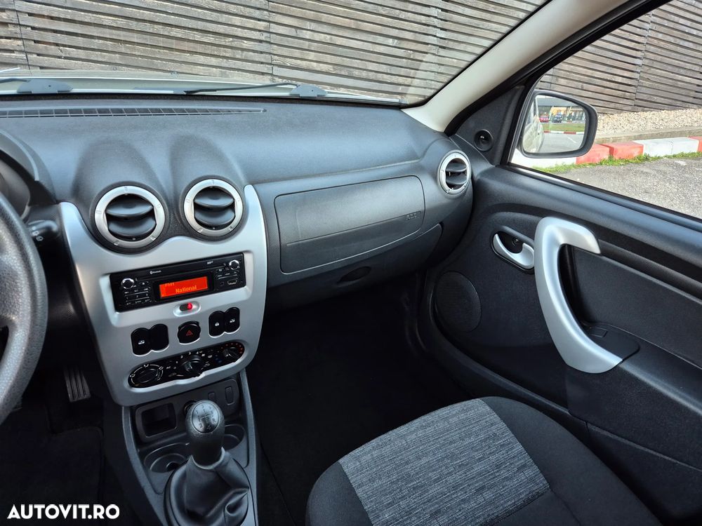 Dacia Duster 1.6 16V 4x2 Prestige - 11