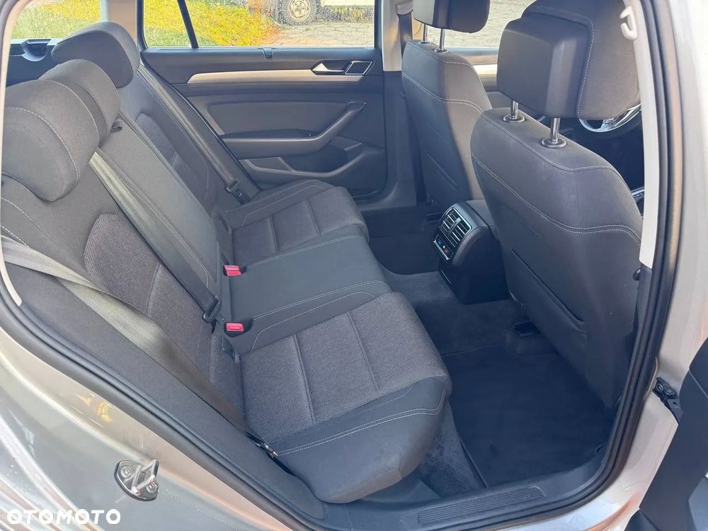 Volkswagen Passat 1.6 TDI BMT Comfortline - 26