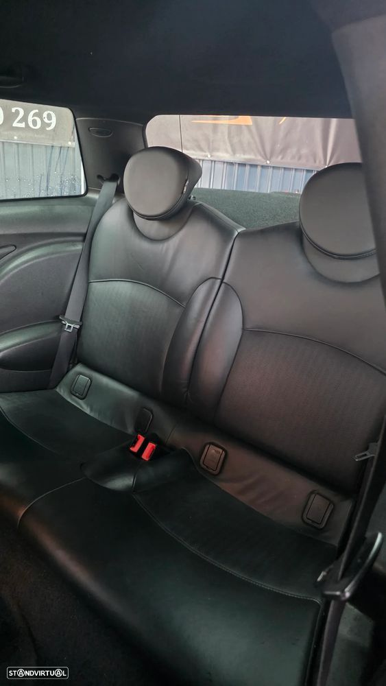 MINI 3 Portas Cooper D - 18