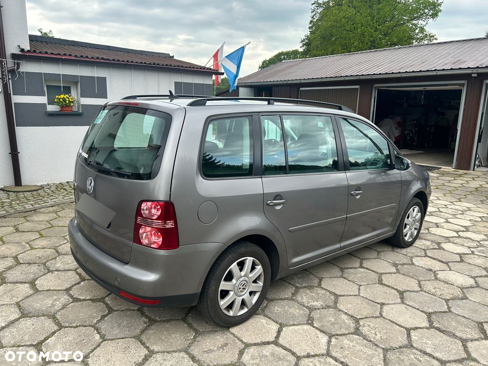 Volkswagen Touran 1.6 - 6