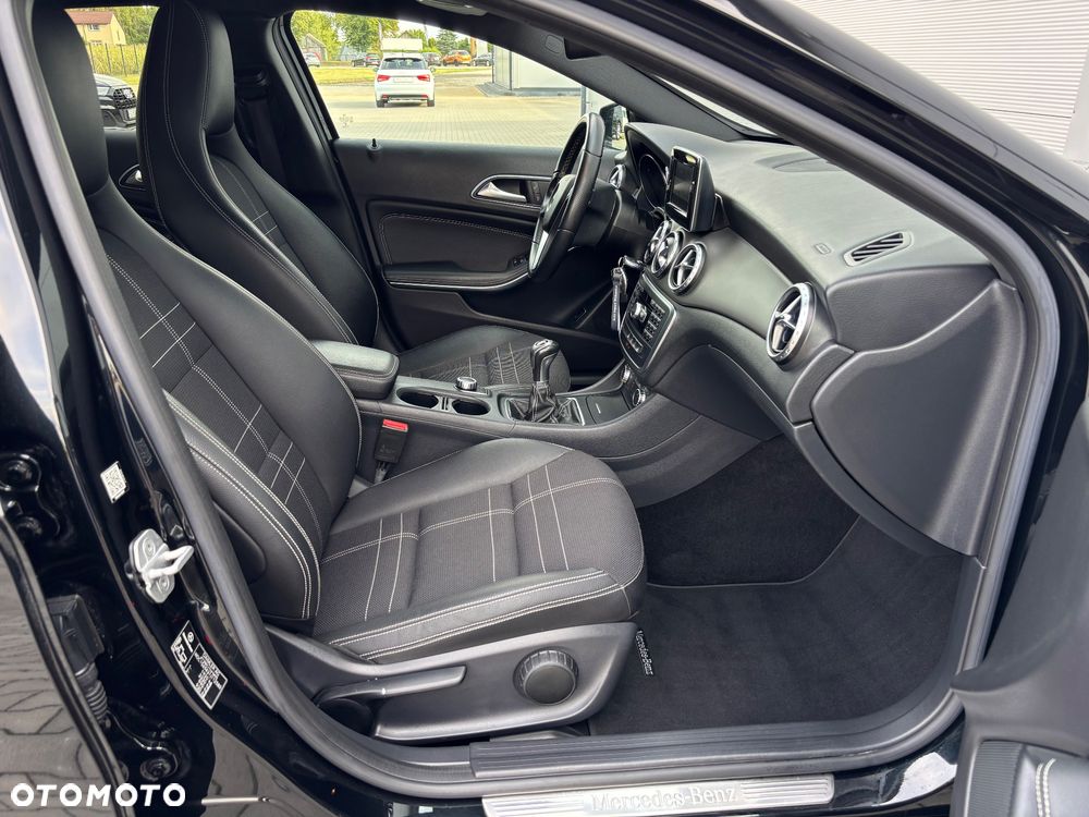 Mercedes-Benz GLA 200 Urban - 31