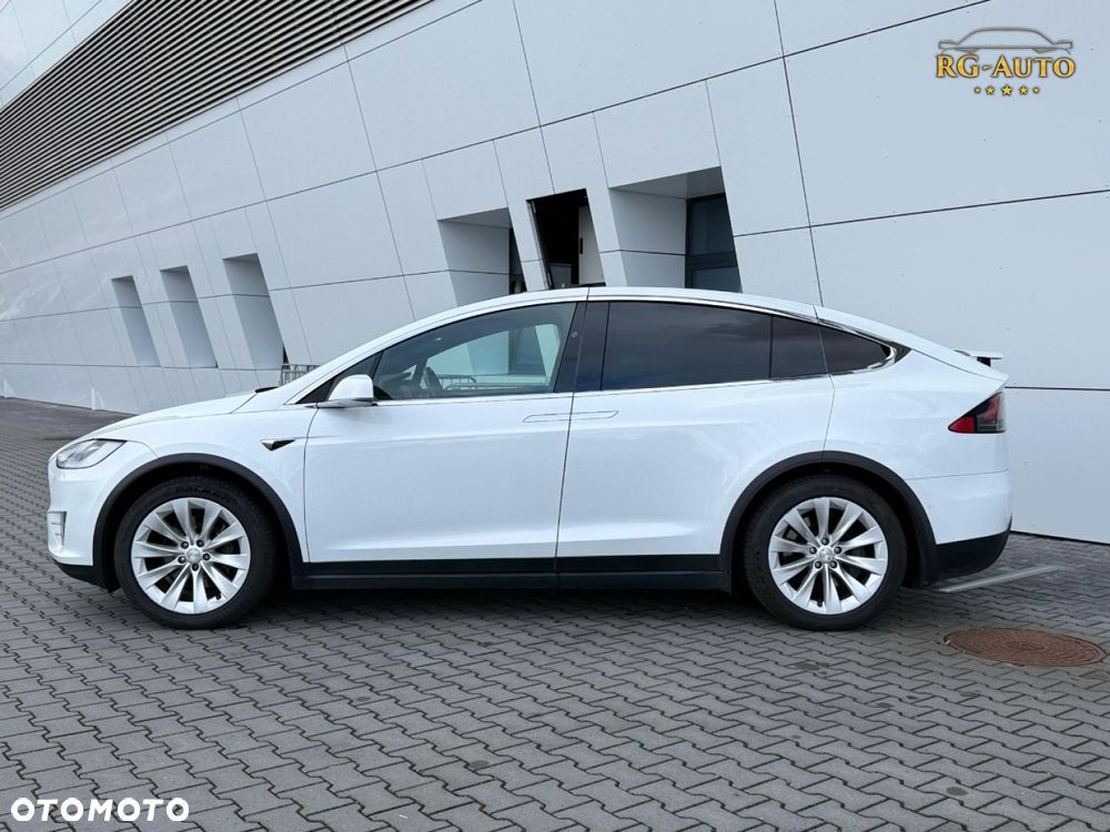 Tesla Model X - 17