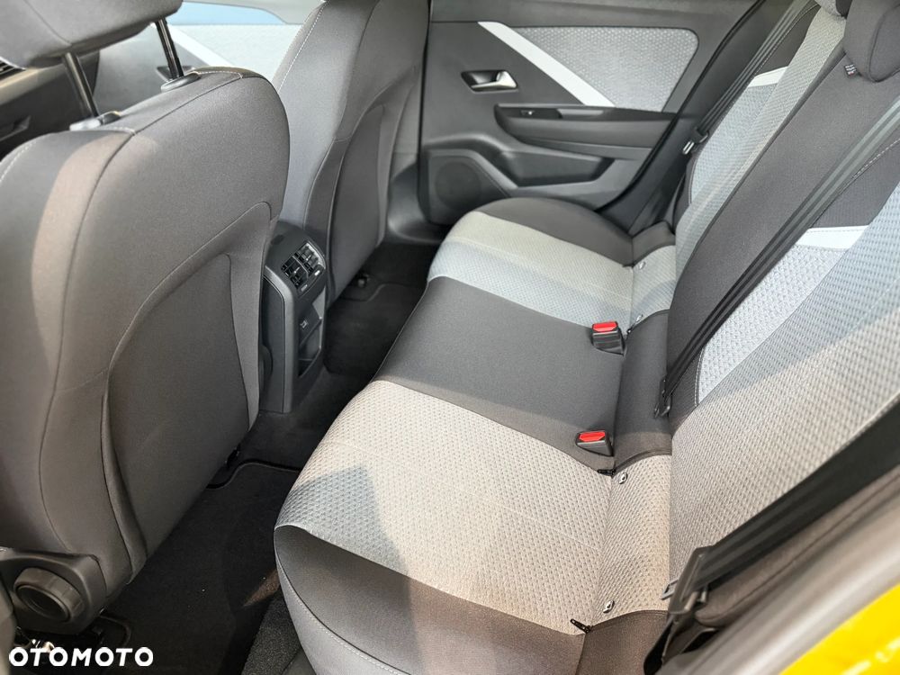 Opel Astra 1.2 T mHEV Business Edition eDTC - 30