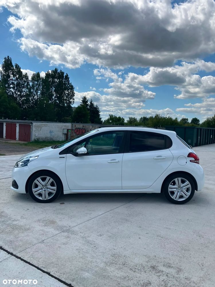 Peugeot 208 1.2 PureTech GPF Signature S&S - 8