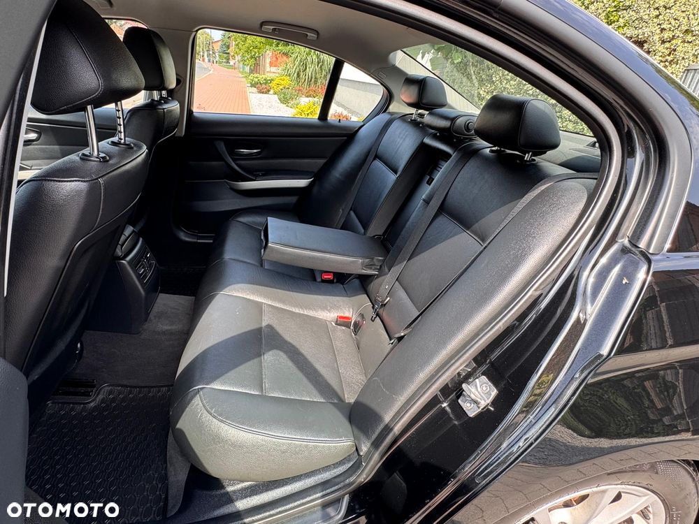 BMW Seria 3 320d DPF Efficient Dynamics Edition - 18