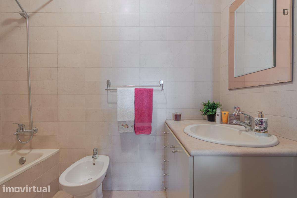Quarto - localizado em Paranhos Porto - Grande imagem: 3/13